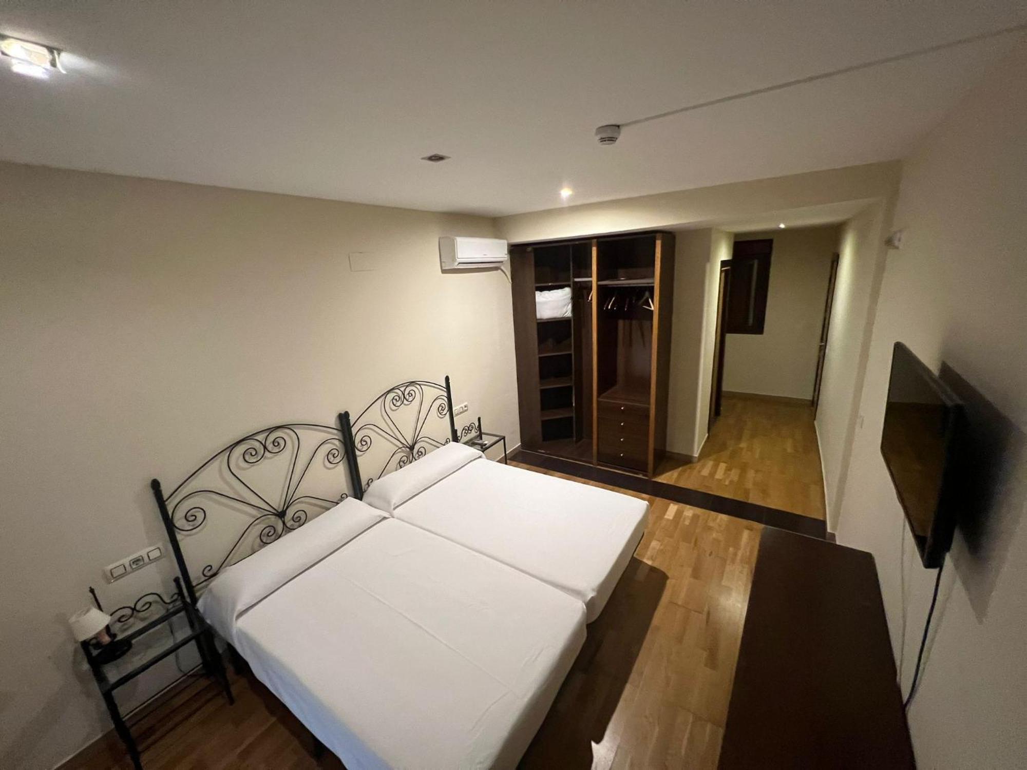 Hostal El Pasaje Puente Genil Kültér fotó