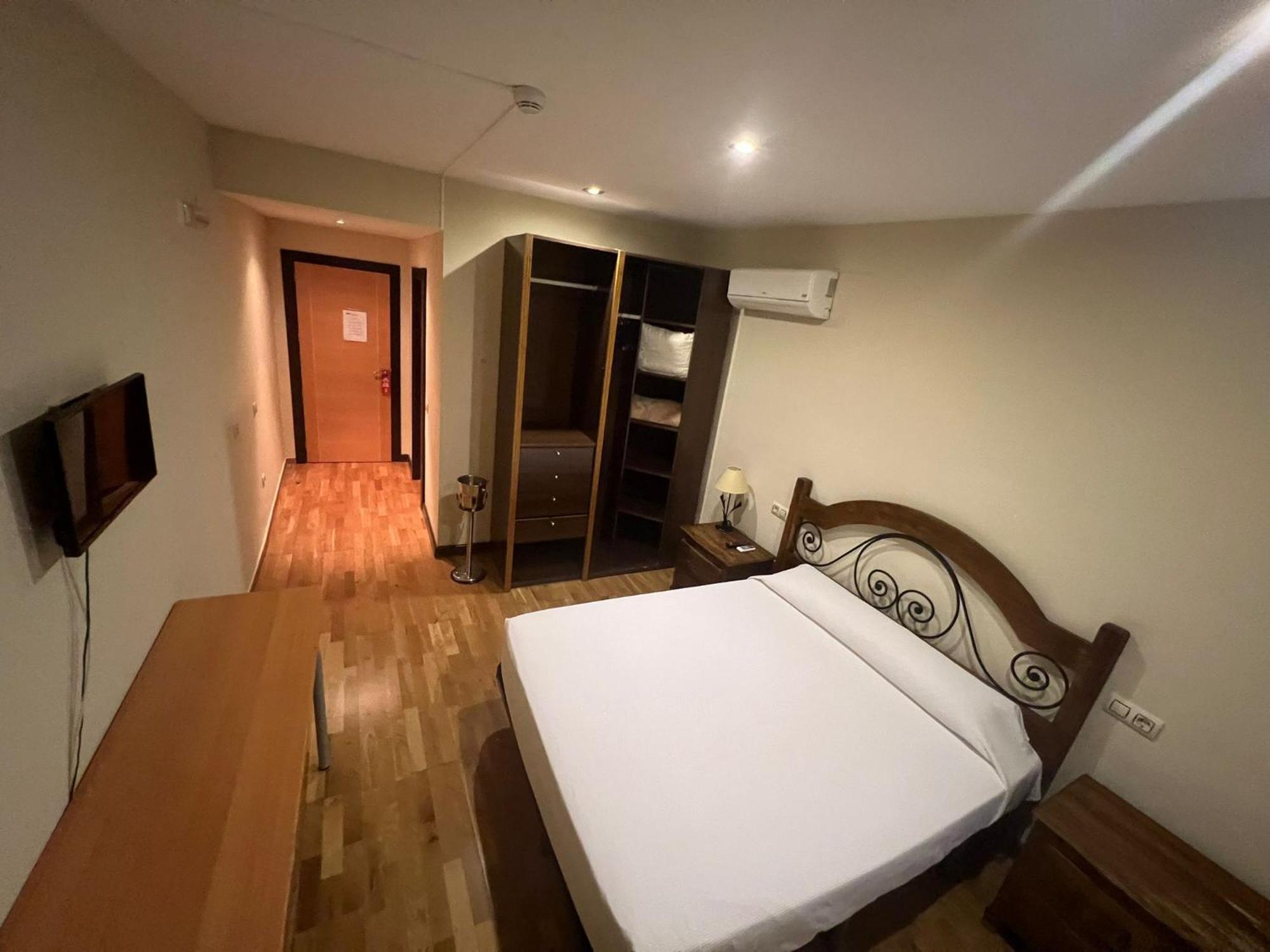 Hostal El Pasaje Puente Genil Kültér fotó
